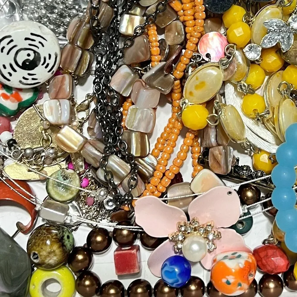 VTG - Now Repurpose Jewelry Rhinestone Beads Charms Harvest Materials Box 1#12.6
